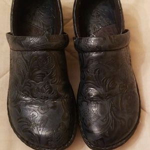 Size 7.5 womens nurse clogs